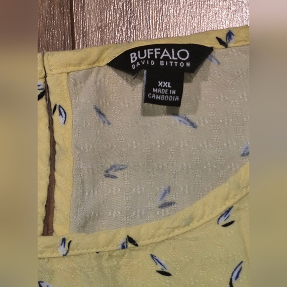 ❤️ David Bitton Women's Top with Tie Front - Picture 6 of 9